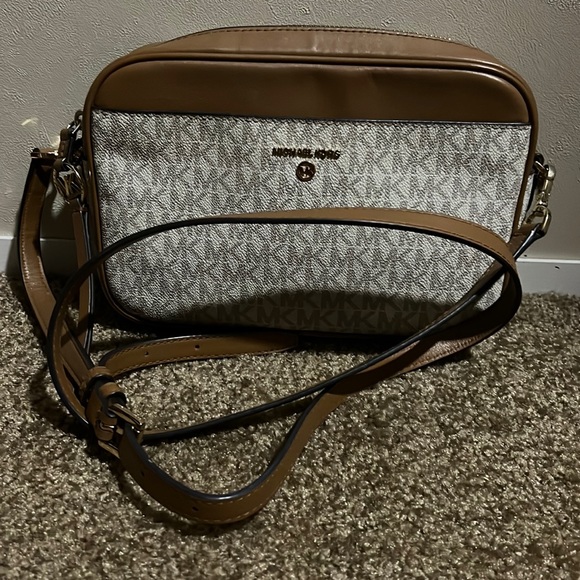 Michael Kors - Picture 1 of 5